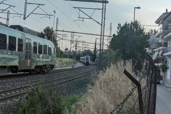 ΣΟΚ! Παραλίγο νέα Τέμπη στη Λάρισα - Δύο τρένα στην ίδια γραμμή