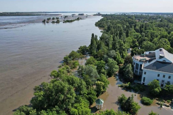 Έκρηξη σε φράγμα στην Ουκρανία: Τεράστιος κίνδυνος από τις πλημμύρες - 14 οικισμοί με 22.000 κατοίκους απειλούνται με αφανισμό