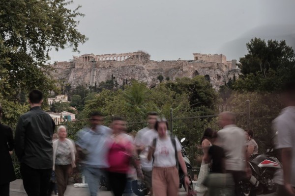 «Θύμα» του καύσωνα και η Ακρόπολη: Κλείνει σήμερα (14/7) 12:00 – 17:00