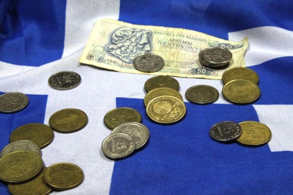 «Στα κάγκελα» χιλιάδες Έλληνες - Αχρηστεύτηκαν Δραχμές αξίας 478 εκατ. ευρώ!