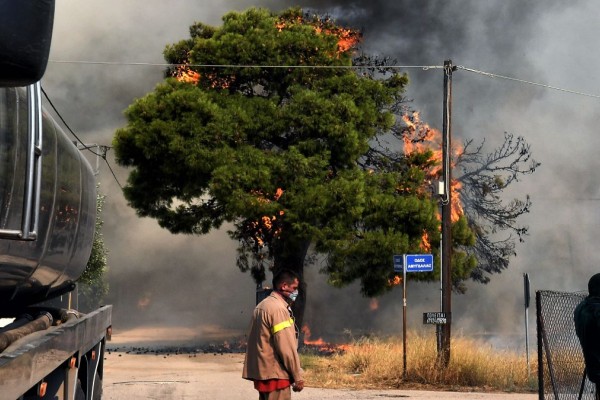 Άσχημη εξέλιξη στο Λουτράκι: Εκκενώνονται ο Άγιος Χαράλαμπος και το Πανόραμα