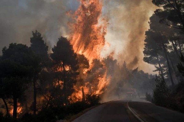 Μεγάλη φωτιά στην Κέρκυρα - Εκκενώνονται πέντε οικισμοί