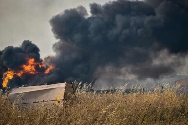 Φωτιά στη Νέα Αγχίαλο: Προς απομάκρυνση ο διοικητής της 111 Πτέρυγας Μάχης για τις εκρήξεις στην αποθήκη πυρομαχικών