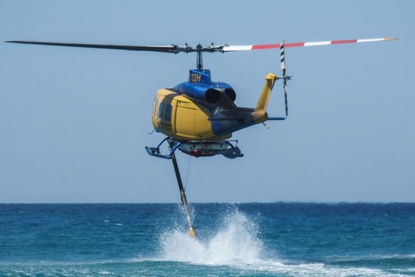 Φωτιά καίει δασική έκταση στη Θάσο - Συμβάλλουν και εναέρια μέσα