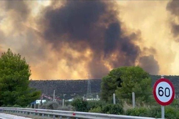 Πυρκαγιές: Ποιοι δρόμοι παραμένουν κλειστοί εξαιτίας της πύρινης λαίλαπας 