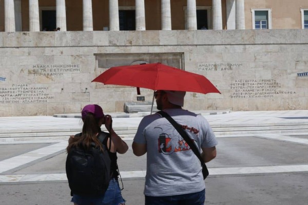 «Καύσωνας Κλέων»: Οι θερμότερες ημέρες πλησιάζουν - Πότε θα αγγίξει ο υδράγυρος τα πρώτα 44άρια;