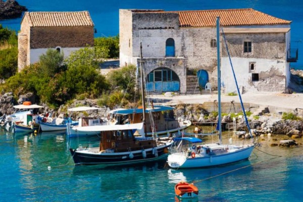 Διακοπές στην Πελοπόννησο: Τα 5 μέρη με υπέροχες παραλίες και γραφικά χωριά