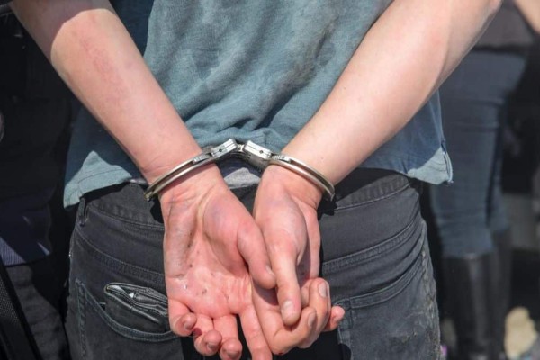 Σάλος στη Θεσσαλονίκη: Συνελήφθη νεαρός για αρπαγή και ομηρία τεσσάρων γυναικών