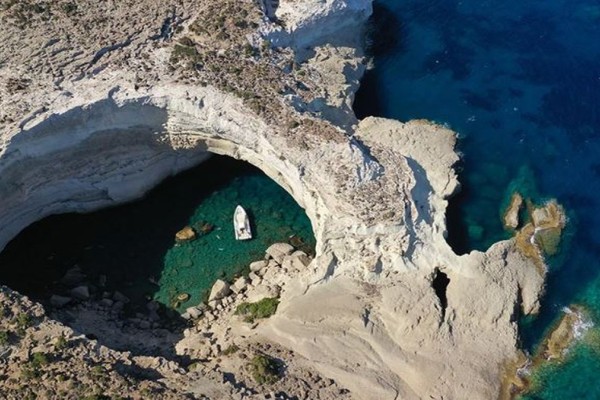 Η παραλία Συκιά στη Μήλο κατέκτησε την 11η θέση στις top 15 ευρωπαϊκές παραλίες