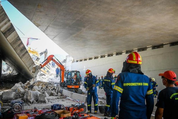 Τραγωδία στην Πάτρα: Η Ολυμπία Οδός εκτελούσε τα έργα κατεδάφισης – Πώς βρέθηκαν άτομα κάτω από τη γέφυρα