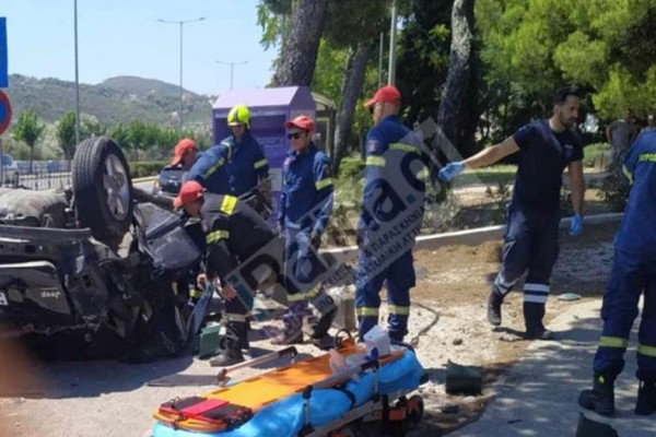 Σφοδρό τροχαίο στη Ραφήνα: Ηλικιωμένη οδηγός εμβόλισε δύο ΙΧ και τούμπαρε αμάξι - Δύο νεκροί (photos)