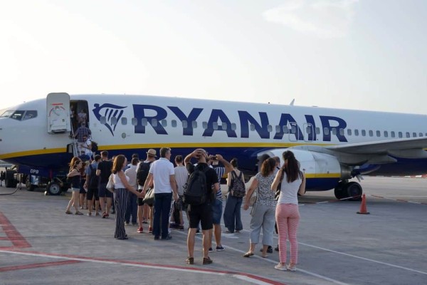 Super προσφορά της Ryanair: Τρομερή έκπτωση για ολο τον Ιούλιο!