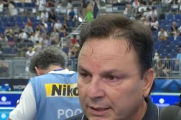 Παγκόσμιο πρωτάθλημα πόλο: Με δάκρυα στα μάτια ζήτησε συγγνώμη από τους παίκτες του μετά τον τελικό ο Θοδωρής Βλάχος (Video)