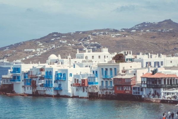 Νέο χτύπημα στον ελληνικό τουρισμό από τους Βρετανούς: «Ο χειρότερος προορισμός διακοπών αυτό το ελληνικό νησί»