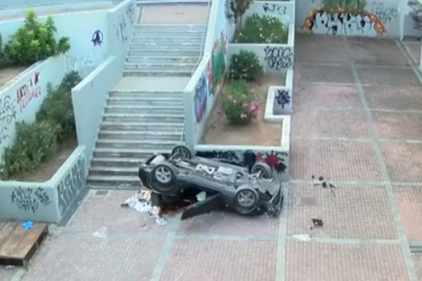 Νέο Ηράκλειο: Αυτοκίνητο «βούτηξε» στο κενό στο σταθμό του ΗΣΑΠ - Νεκρός ο οδηγός (Video)