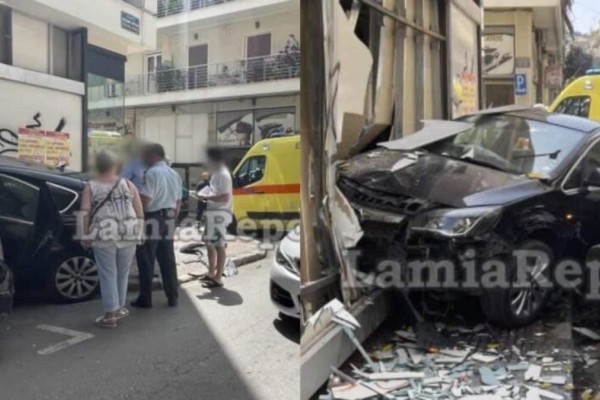 Σοβαρό τροχαίο στο κέντρο της Λαμίας: Αμάξι μπήκε σε βιτρίνα καταστήματος – Απίστευτες εικόνες