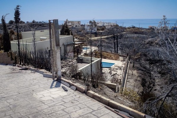 Φωτιά στη Ρόδο: Ενίσχυση 587.200 ευρώ για την αποκατάσταση υποδομών σε οικισμούς που επλήγησαν
