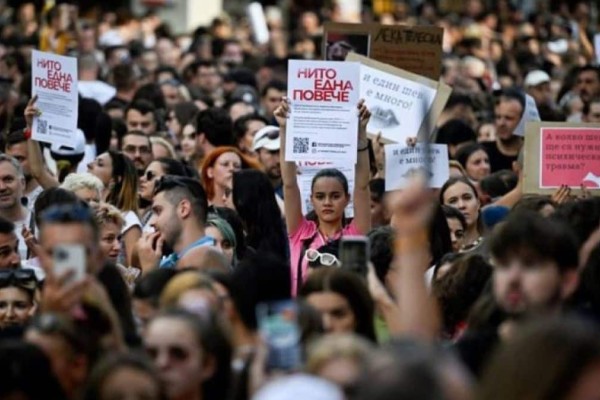 Οργή στη Βουλγαρία: 18χρονη χρειάστηκε 400 ράμματα επειδή τη μαχαίρωσε ο φίλος της - Λαοθάλασσα στους δρόμους όταν τον άφησαν ελεύθερο (photos)