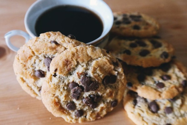 Φτιάξτε τα τέλεια cookies: Η συνταγή για μαλακά μπισκότα σοκολάτας μόνο με 55 θερμίδες!