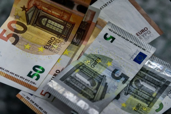 Δήμος «σκάει» επίδομα 1.000 ευρώ σε γονείς - Ποιοι θα δουν χρήματα στα ΑΤΜ