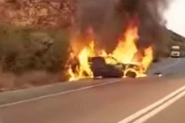 Τραγωδία στην Φωκίδα: Νεκρή γυναίκα από φωτιά σε αυτοκίνητο μετά από τροχαίο