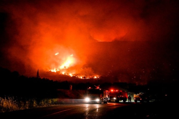 Φωτιά στην Πάρνηθα: Προσπαθούσαν να ανέβουν με 19 αναπτήρες και 2 σπρέι οι συλληφθέντες στο Μενίδι - Το μπλόκο της ομάδας ΔΙΑΣ (video)