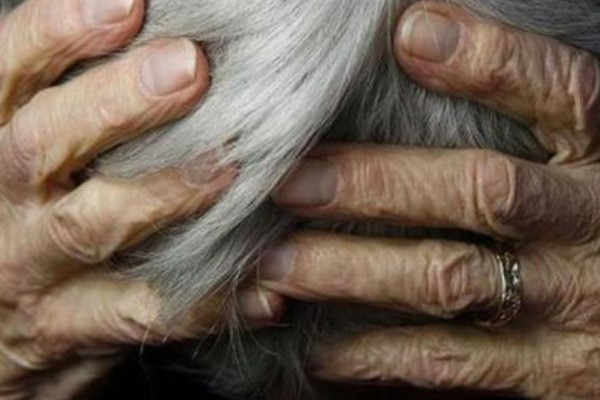 Καλαμάτα: Έδεσαν 82χρονη μέσα στο σπίτι της για να της πάρουν 500 ευρώ που ήταν οι οικονομίες της