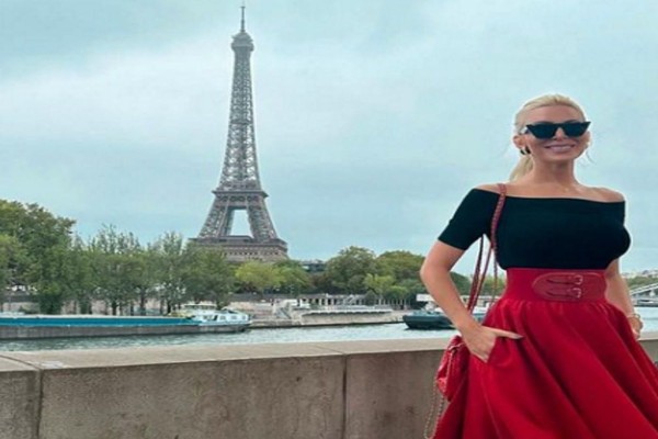 Η Κατερίνα Καινούργιου σαν άλλη... «Emily in Paris» - Οι πόζες της παρουσιάστριας μπροστά από τον Πύργο του Άιφελ (photo)