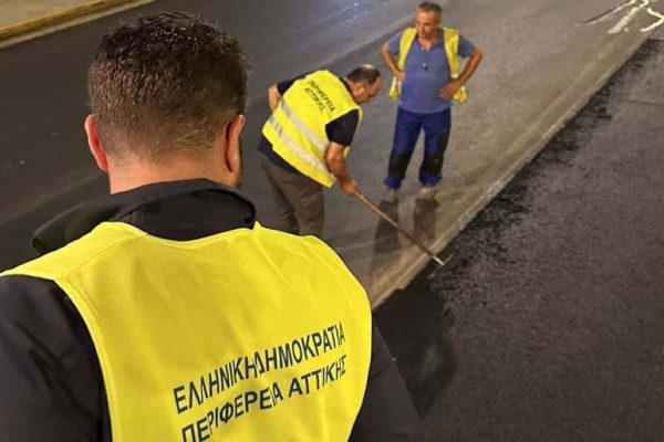 Ιστορική στιγμή για τη λεωφόρο Συγγρού: Έριξαν άσφαλτο μετά από 48 χρόνια (photos)