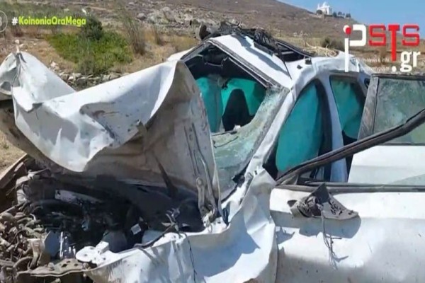 Σοκαριστικό τροχαίο στην Πάρο: Αυτοκίνητο διαλύθηκε σε κομμάτια μετά από «τρελή» πορεία - Χτυπούσε σε κολόνες και έκανε τούμπες (Video)