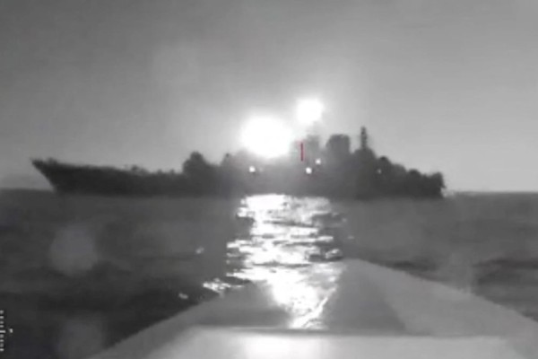 Viral βίντεο από το drone: Έτσι βούλιαξαν το Ρωσικό πλοίο οι Ουκρανοί στη Μαύρη Θάλασσα