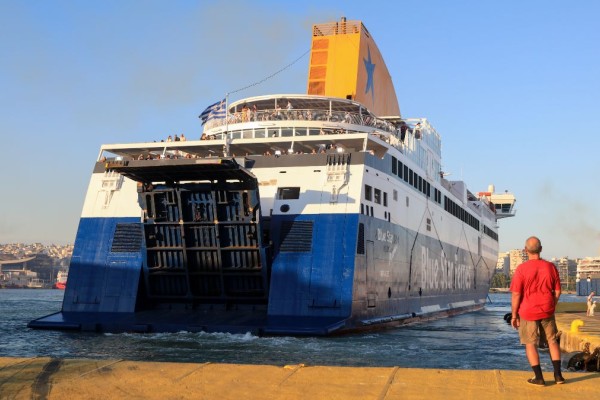 Σύρος: Μηχανική βλάβη σε εν πλω επιβατηγό πλοίο - Επέστρεψε στο λιμάνι