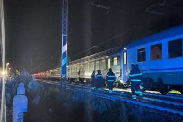 Σιδηροδρομικό δυστύχημα στην Ιταλία: Νεκροί 5 εργάτες του σταθμού μετά από χτύπημα τρένου (video)