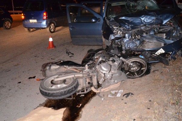 Σοβαρό τροχαίο στην Κομοτηνή: 22χρονος μοτοσικλετιστής έπεσε νεκρός σε σύγκρουση με ΙΧ - Δύο τραυματίες