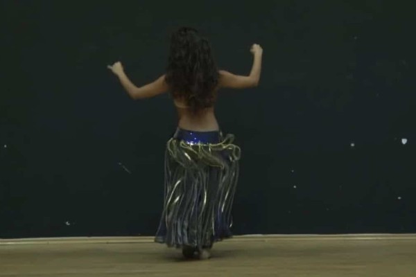 Το «απόλυτο» τσιφτετέλι που κυκλοφορεί στο Youtube - Η μυθική χορεύτρια που συγκεντρώνει 51 εκατ. προβολές!