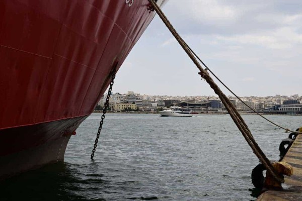 Ισχυροί άνεμοι «χτυπούν» τα κεντρικά λιμάνια της χώρας: «Καιρός» έως 9 μποφόρ - Απαγορευτικό απόπλου σε Πειραιά, Ραφήνα, Λαύριο