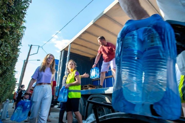 Πλαφόν στην τιμή του εμφιαλωμένου νερού στη Θεσσαλία: Βαριά πρόστιμα στους παραβάτες - Ποιες οι τιμές