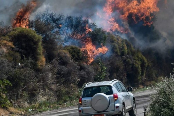 Φωτιά ξέσπασε στο Μαρκόπουλο Ωρωπού – Μεγάλη κινητοποίηση της πυροσβεστικής