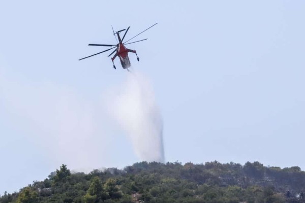 Φωτιά ξέσπασε στη Μεσσηνία - Επιχειρούν επίγειες και εναέριες δυνάμεις της Πυροσβεστικής