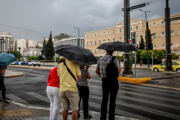 Καιρός σήμερα 3/9: Τελευταία «καθαρή» μέρα πριν καταφθάσει ο μεσογειακός κυκλώνας - Ραγδαία επιδείνωση από το βράδυ και «υγρό» διήμερο (video)