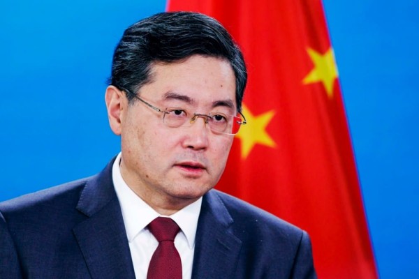 Σκάνδαλο μεγατόνων στην Κίνα: Τον έδιωξαν από υπουργό Εξωτερικών λόγω εξωσυζυγικής σχέσης 