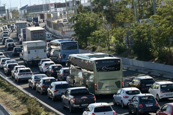 Αυξημένη η κίνηση στους δρόμους- Δύο τροχαία αυτή την ώρα 