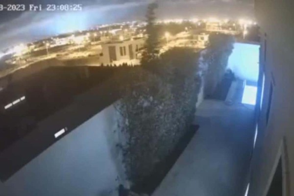 Μυστηριώδεις λάμψεις στον ουρανό πριν από καταστροφικούς σεισμούς - Βίντεο τρόμου από το Μαρόκο