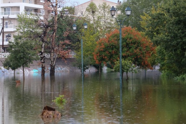 Όλο και πιο κοντά στον χειρότερο εφιάλτη: Μήνυμα του 112 για εκκένωση Αγίου Θωμά και Γιάννουλης - Έτοιμος να «εκραγεί» ο Πηνειός