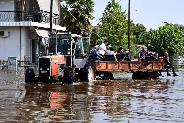 «Σαρώνουν» οι πλημμύρες: Μήνυμα από το 112 σε Τέμπτη, Ιτέα και άλλες 4 περιοχές - «Παραμείνετε σε ετοιμότητα»