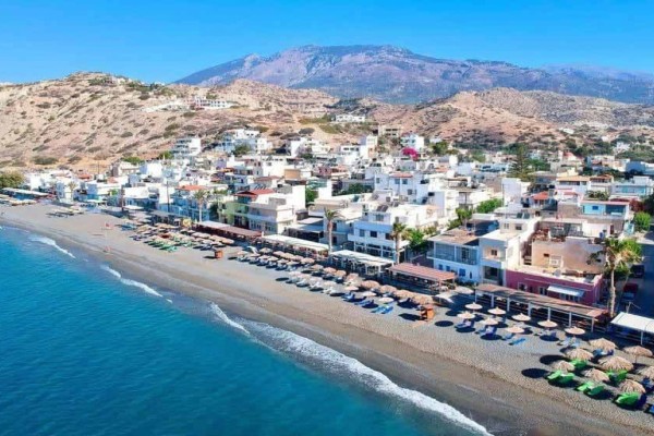 «Δεν καταλαβαίνει» από Σεπτέμβρη: Το πιο ζεστό μέρος της Ευρώπης - Το ελληνικό χωριό που έχει πάντα καλοκαίρι!