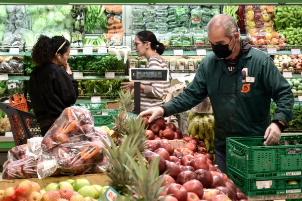 «Ανάσα» για την Ελλάδα: Στο 2,4% ο πληθωρισμός τον Σεπτέμβριο - Επιβράδυνε στο 4,3% στην ευρωζώνη (video)