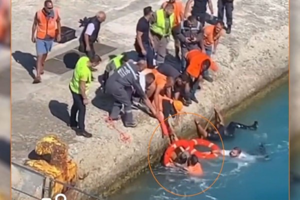 Τήνος: «Με πήρε ο άνεμος, κρατούσα τη βαλίτσα για σωσίβιο» λέει η 83χρονη που έπεσε από το πλοίο - Ύπαρχος και καβοδέτης βούτηξαν και την έσωσαν (video)