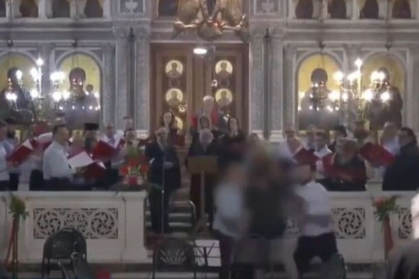 Άγιος Παντελεήμονας: Στη δημοσιότητα βίντεο ντοκουμέντο από τη στιγμή που ο Σύρος εισβάλλει στην εκκλησία φωνάζοντας «Αλλαχού Ακμπάρ»