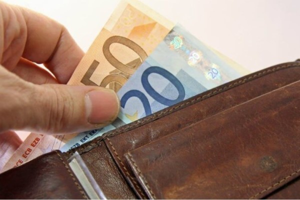 Άγνωστο επίδομα 287,4 ευρώ στα ΑΤΜ - «Έσκασε» το μεγάλο βοήθημα